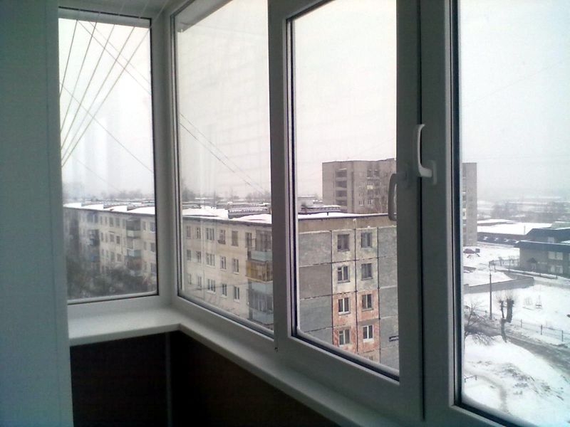 Пластиковая рама на балкон с обшивкой в Ижевске 