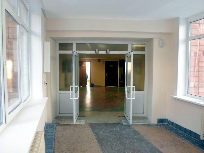 Маятниковая дверь в реанимационное отделение РКДЦ Ижевск