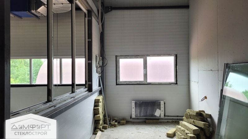Алюминиевые двери и пластиковые окна в производственное здание