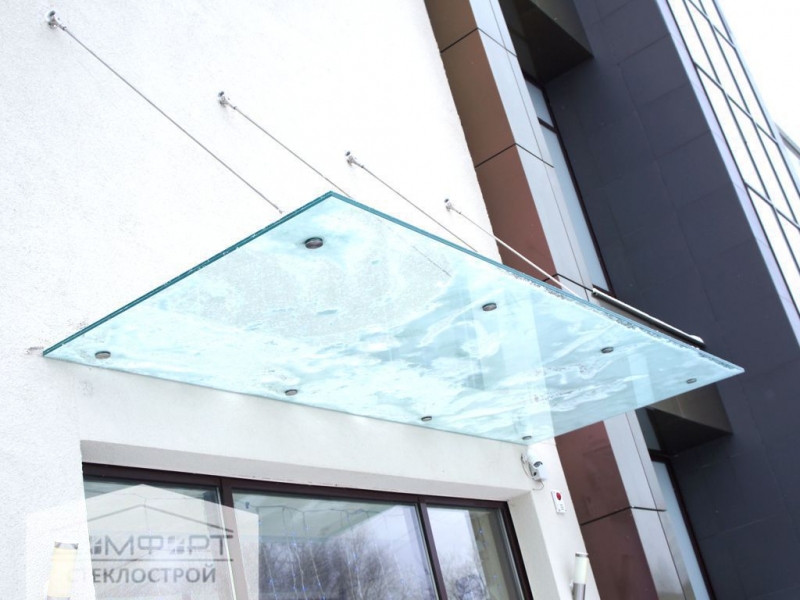 Установка большого стекла для стеклянного козырька в г.Воткинск