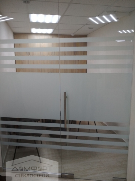 Стеклянная дверь с аппликацией на стекле - Ижевск