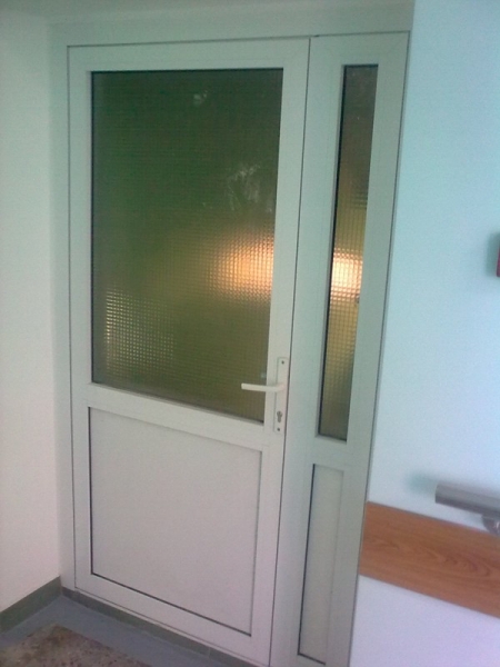 Алюминиевые двери
