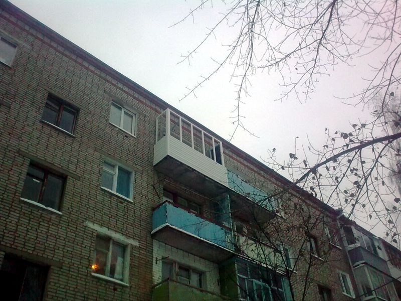Балкон с крышей в Ижевске 